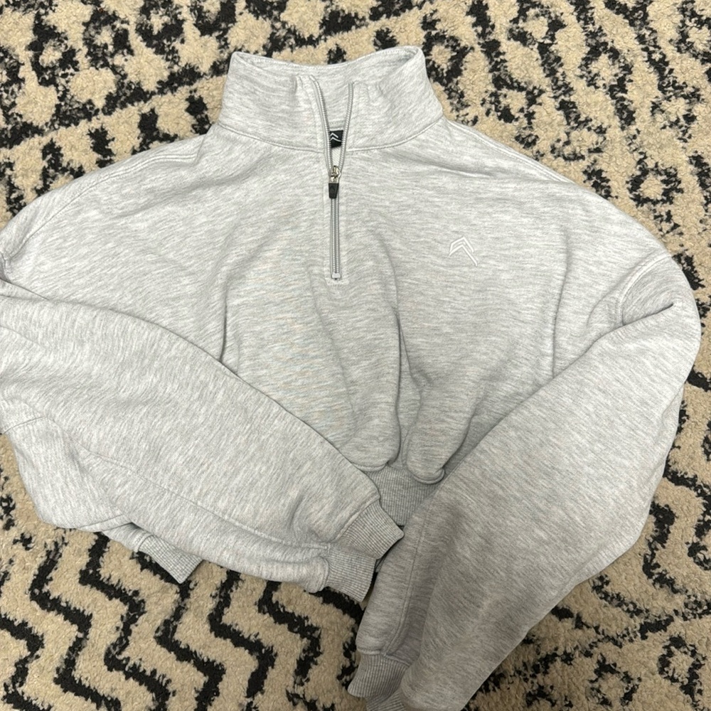 Oneractive all day crop light weight 1/4 zip size small